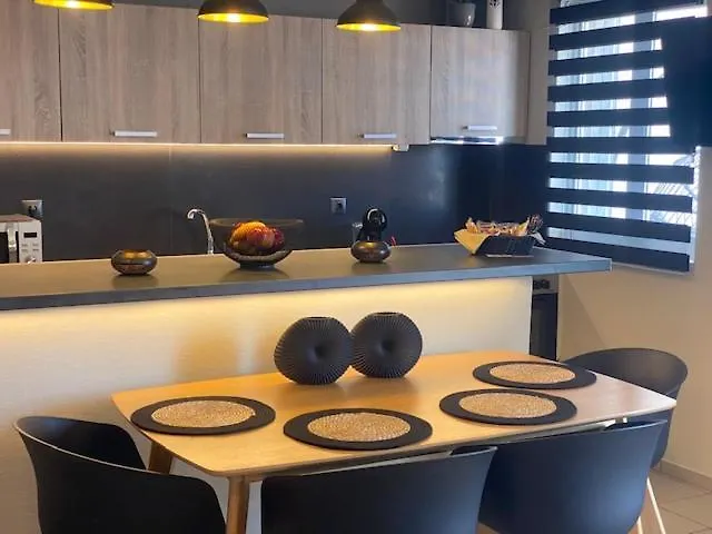 Ninemia Luxury Apartamento *